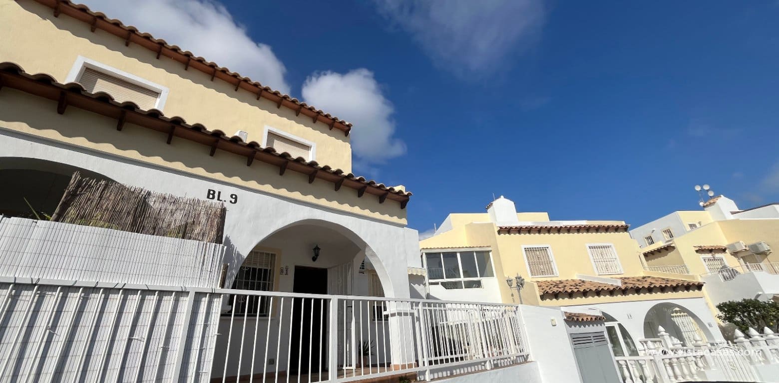 3 bedroom Townhouse for sale in Villamartin - € 175,000 (Ref: 9452457)