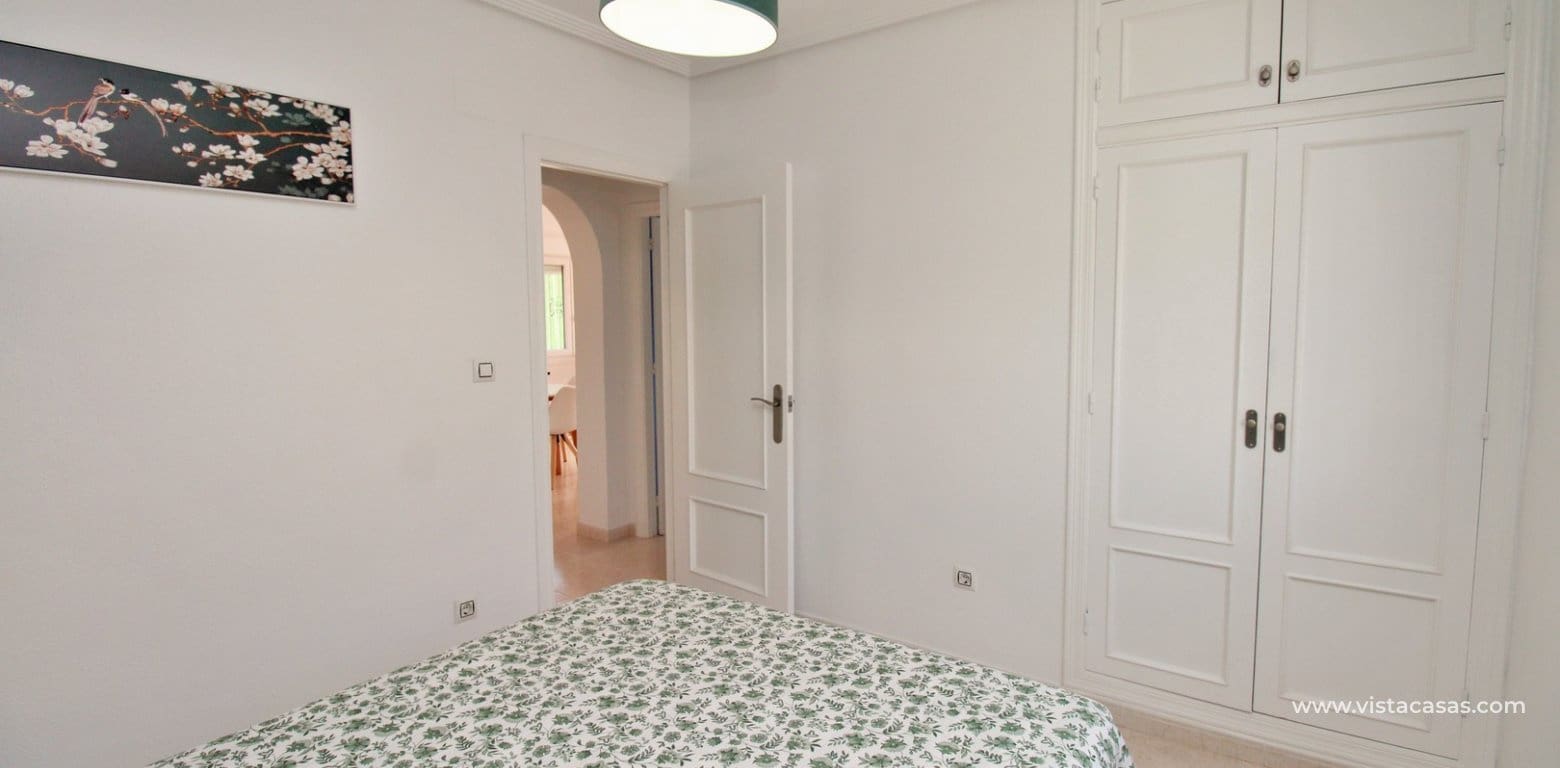 2 soveværelse Bungalow til salg i Villamartin med swimmingpool - € 259.000 (Ref: 9467630)