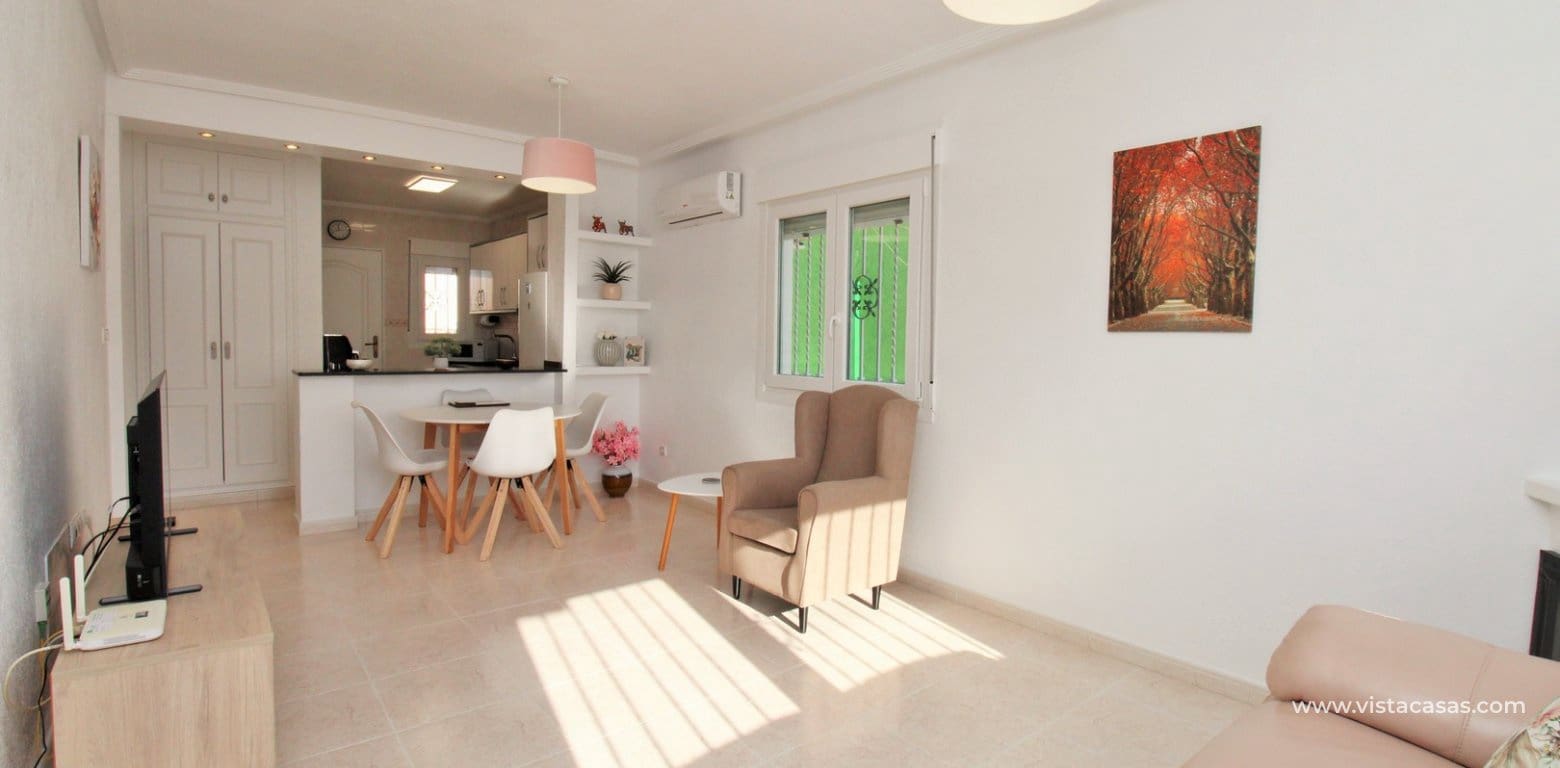 2 soveværelse Bungalow til salg i Villamartin med swimmingpool - € 259.000 (Ref: 9467630)