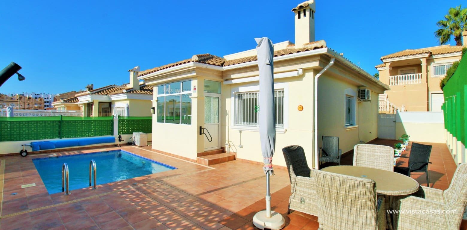 2 soveværelse Bungalow til salg i Villamartin med swimmingpool - € 259.000 (Ref: 9467630)