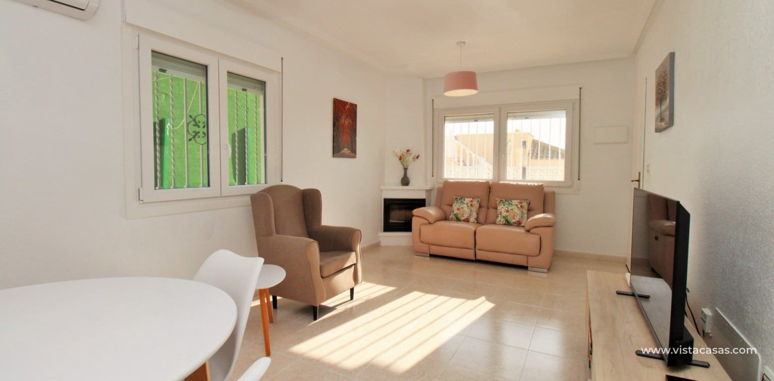 2 soveværelse Bungalow til salg i Villamartin med swimmingpool - € 259.000 (Ref: 9467630)