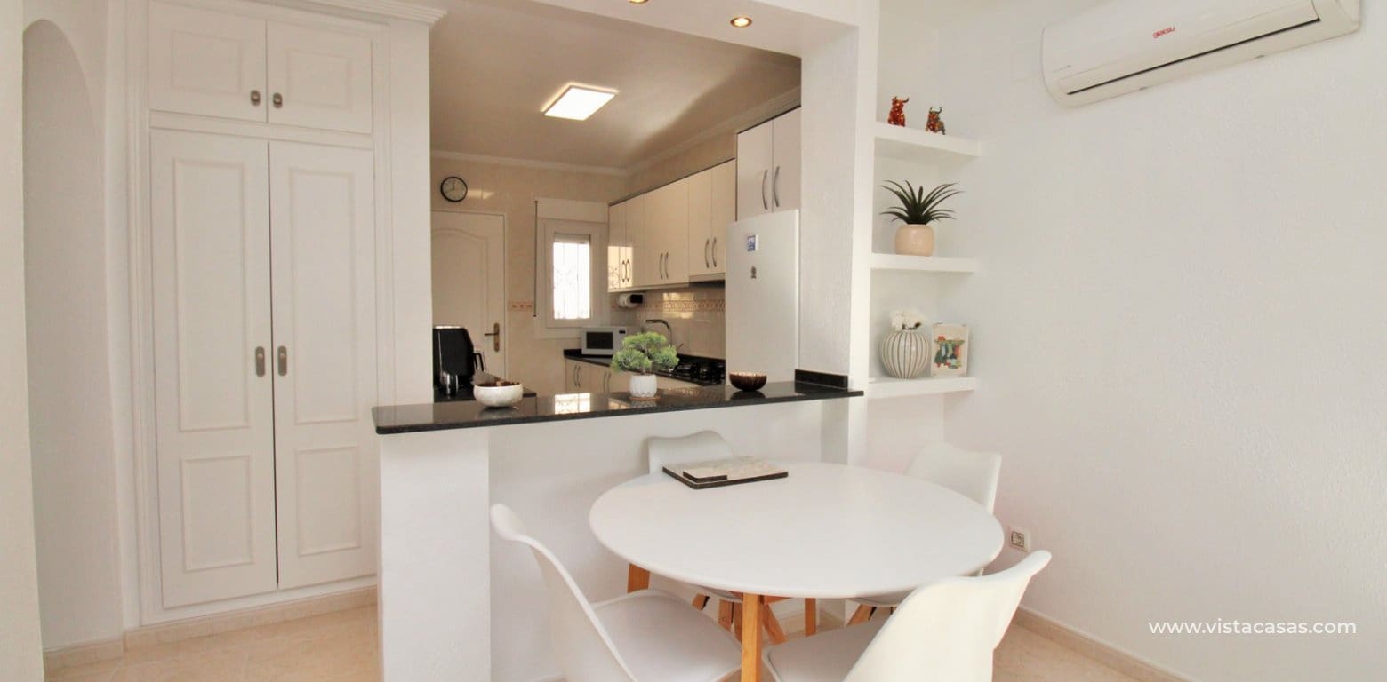 2 soveværelse Bungalow til salg i Villamartin med swimmingpool - € 259.000 (Ref: 9467630)