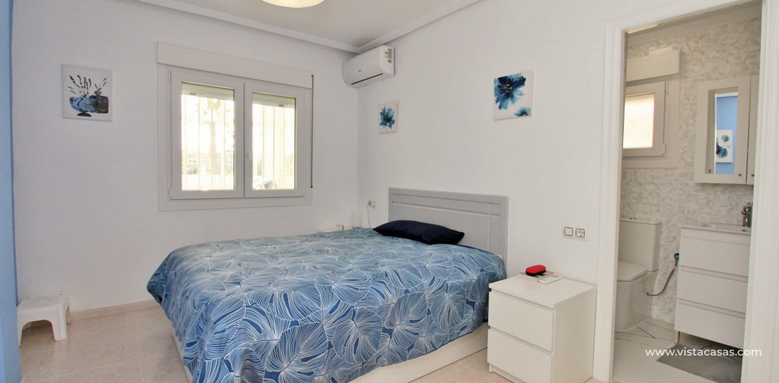 2 soveværelse Bungalow til salg i Villamartin med swimmingpool - € 259.000 (Ref: 9467630)