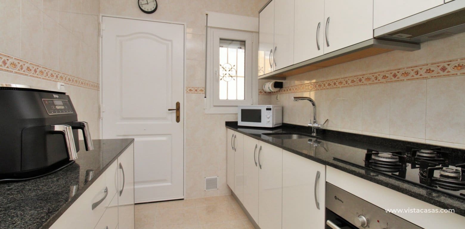 2 soveværelse Bungalow til salg i Villamartin med swimmingpool - € 259.000 (Ref: 9467630)