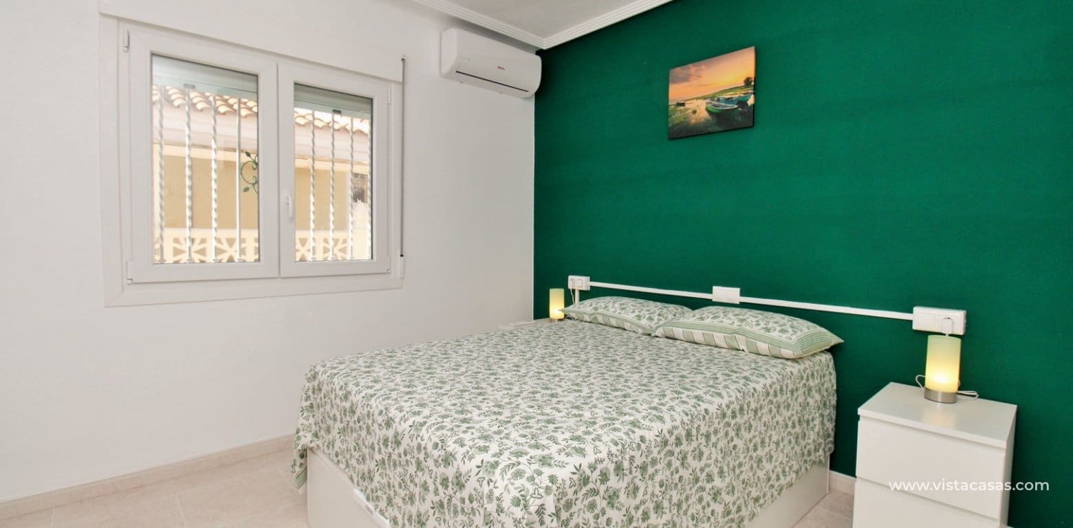 2 soveværelse Bungalow til salg i Villamartin med swimmingpool - € 259.000 (Ref: 9467630)