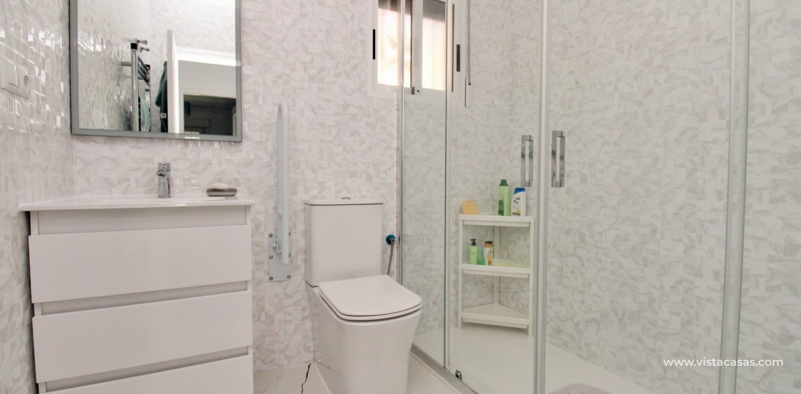 2 soveværelse Bungalow til salg i Villamartin med swimmingpool - € 259.000 (Ref: 9467630)