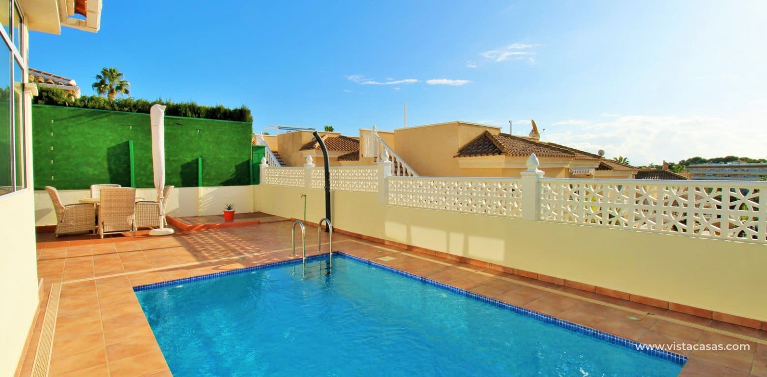 2 soveværelse Bungalow til salg i Villamartin med swimmingpool - € 259.000 (Ref: 9467630)