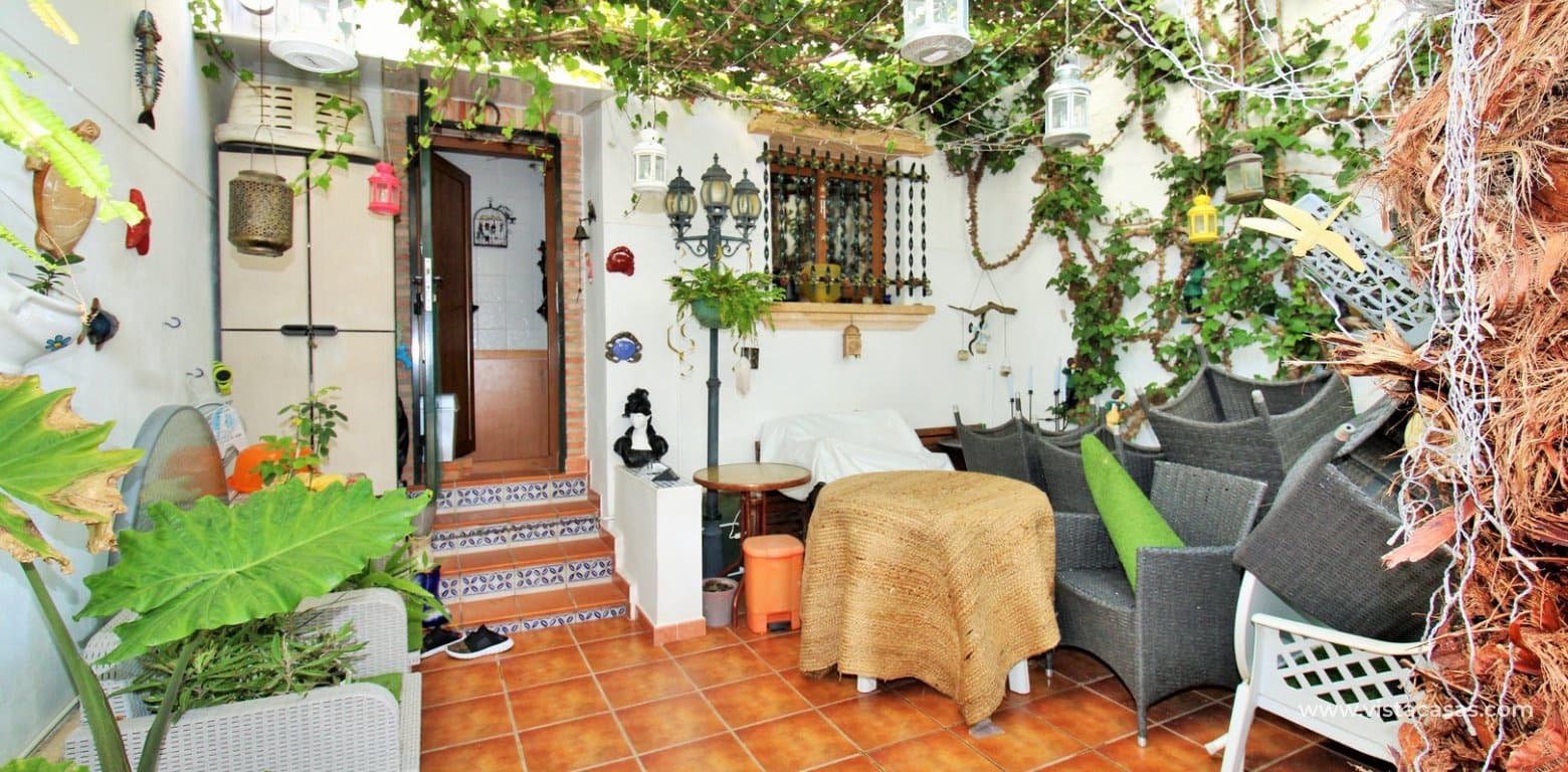 2 bedroom Townhouse for sale in Villamartin with pool - € 225,000 (Ref: 9487147)