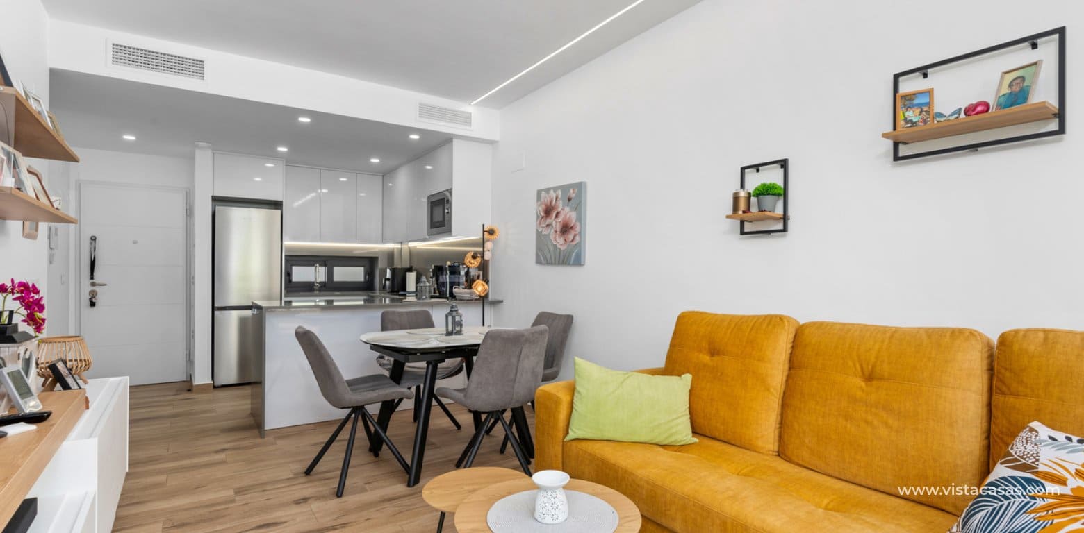 Apartamento de 2 habitaciones en Villamartin en venta - 228.995 € (Ref: 9504661)