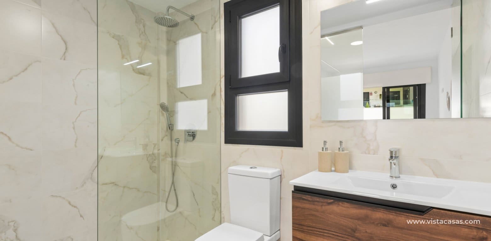 Apartamento de 2 habitaciones en Villamartin en venta - 228.995 € (Ref: 9504661)