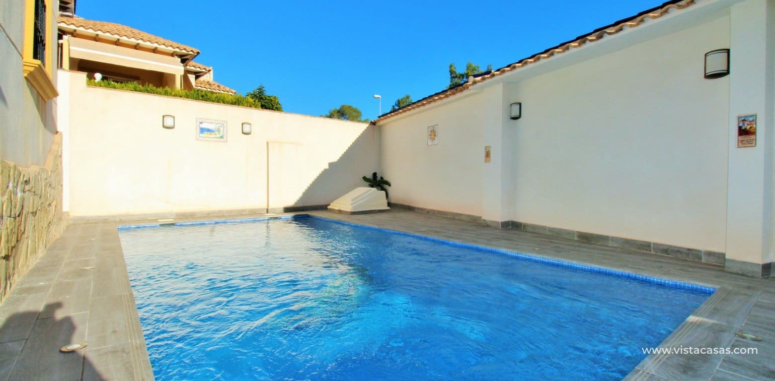 4 slaapkamer Villa te koop in Playa Flamenca met zwembad - € 399.950 (Ref: 9532457)