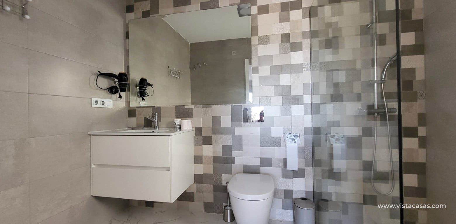 3 makuuhuone Huvila myytävänä paikassa Villamartin - 400 000 € (Ref: 9541872)