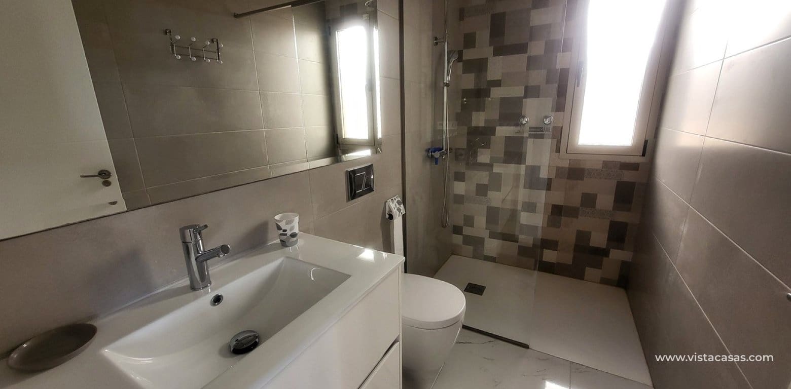 3 makuuhuone Huvila myytävänä paikassa Villamartin - 400 000 € (Ref: 9541872)