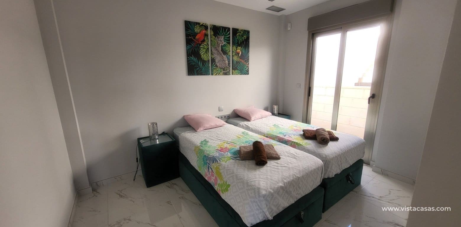 3 makuuhuone Huvila myytävänä paikassa Villamartin - 400 000 € (Ref: 9541872)