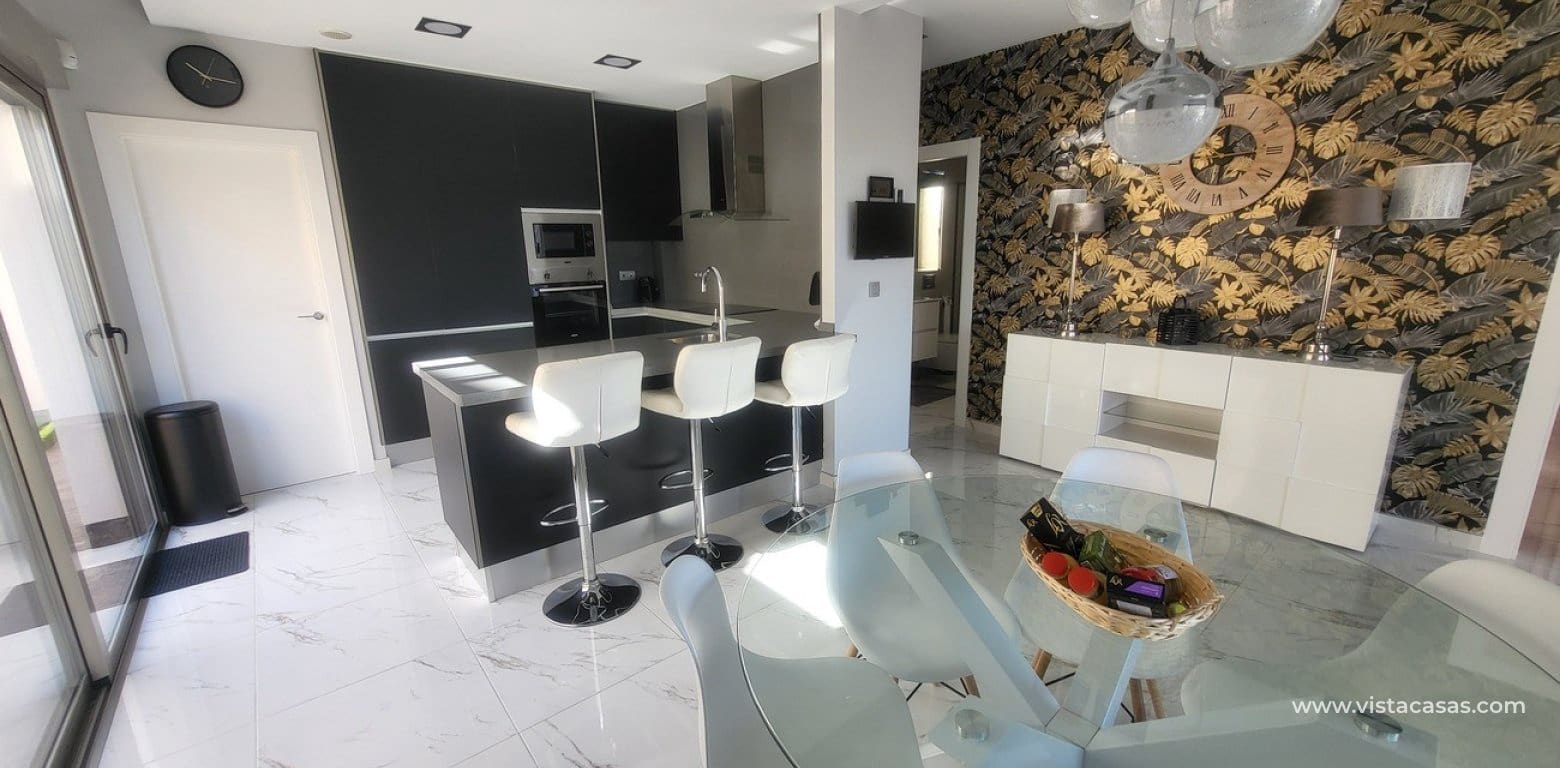 3 makuuhuone Huvila myytävänä paikassa Villamartin - 400 000 € (Ref: 9541872)