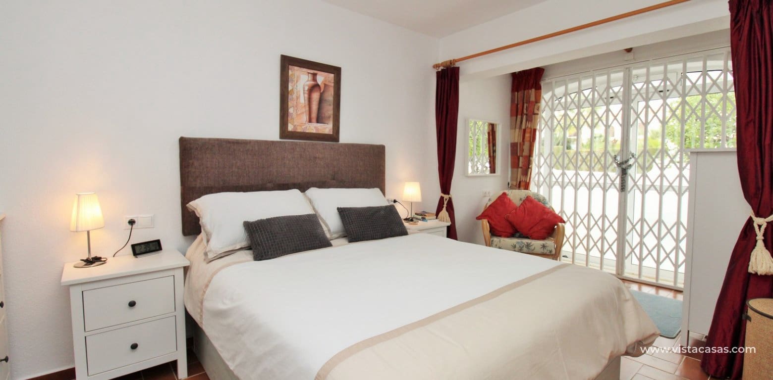 Bungalow de 2 habitaciones en Villamartin en venta con piscina - 199.995 € (Ref: 9544489)