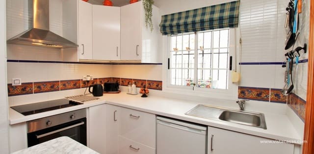 Bungalow de 2 habitaciones en Villamartin, Orihuela en venta con piscina - 199.995 € (Ref: 9544489)