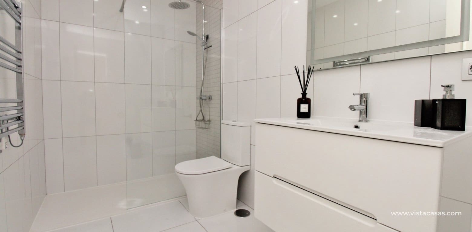 2 bedroom Apartment for sale in Villamartin with pool - € 139,900 (Ref: 9546975)