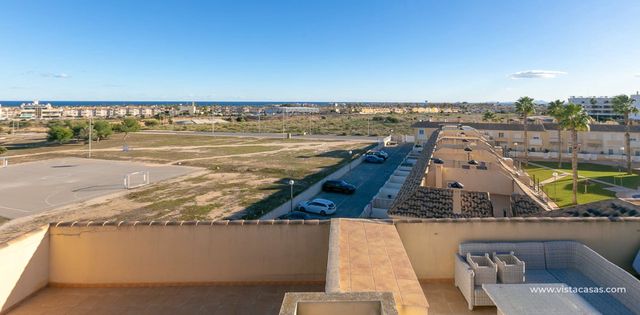 Apartamento de 2 habitaciones en Cabo Roig, Orihuela en venta con piscina garaje - 164.900 € (Ref: 9562220)