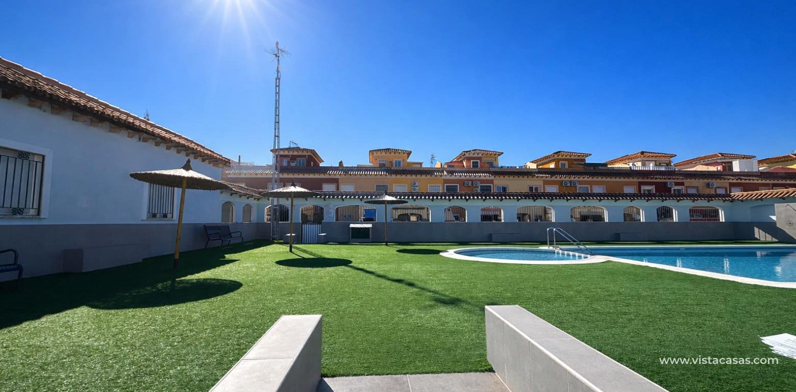 2 bedroom Townhouse for sale in Torrevieja - € 154,900 (Ref: 9571604)