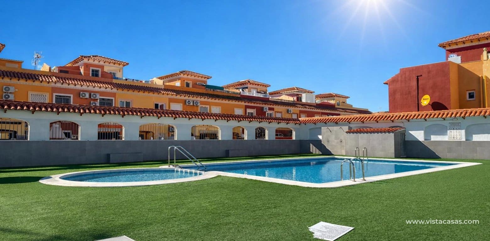 2 bedroom Townhouse for sale in Torrevieja - € 154,900 (Ref: 9571604)