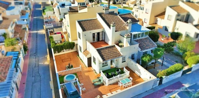 3 makuuhuone Omakotitalo myytävänä paikassa Playa Flamenca, Orihuela mukana uima-altaan - 249 000 € (Ref: 9594626)