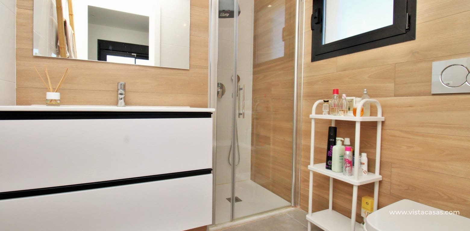 Apartamento de 2 habitaciones en Villamartin en venta con piscina - 299.000 € (Ref: 9602418)