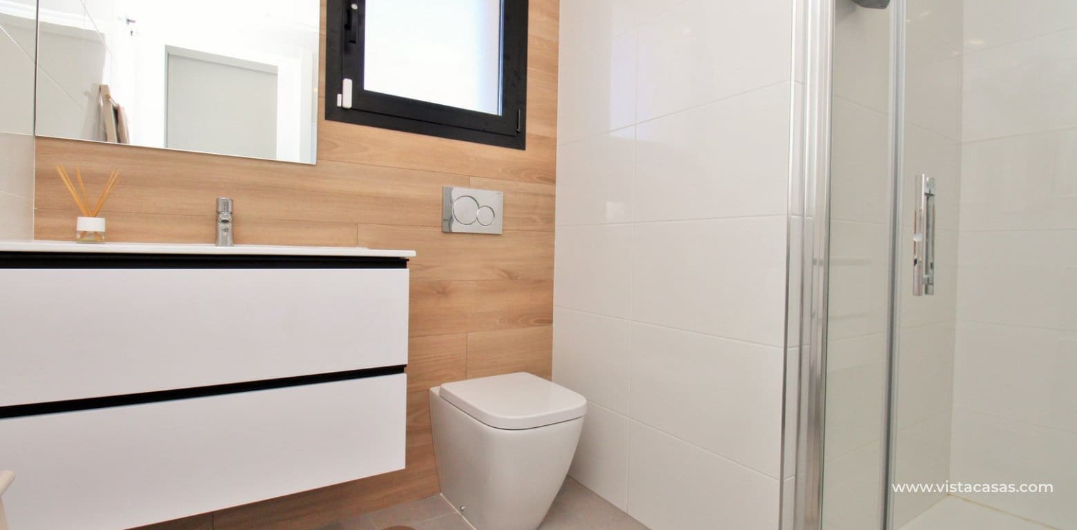 Apartamento de 2 habitaciones en Villamartin en venta con piscina - 299.000 € (Ref: 9602418)