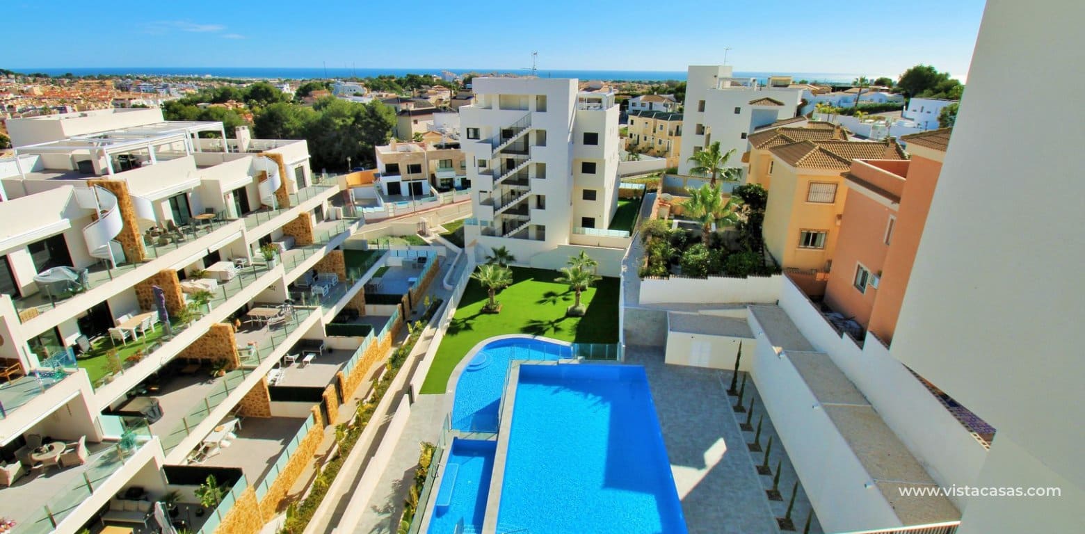 Apartamento de 2 habitaciones en Villamartin en venta con piscina - 299.000 € (Ref: 9602418)