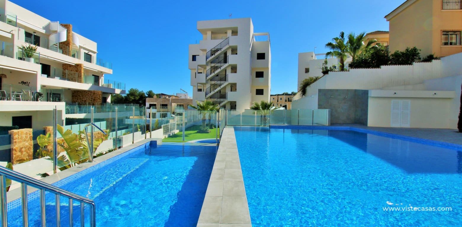 Apartamento de 2 habitaciones en Villamartin en venta con piscina - 299.000 € (Ref: 9602418)