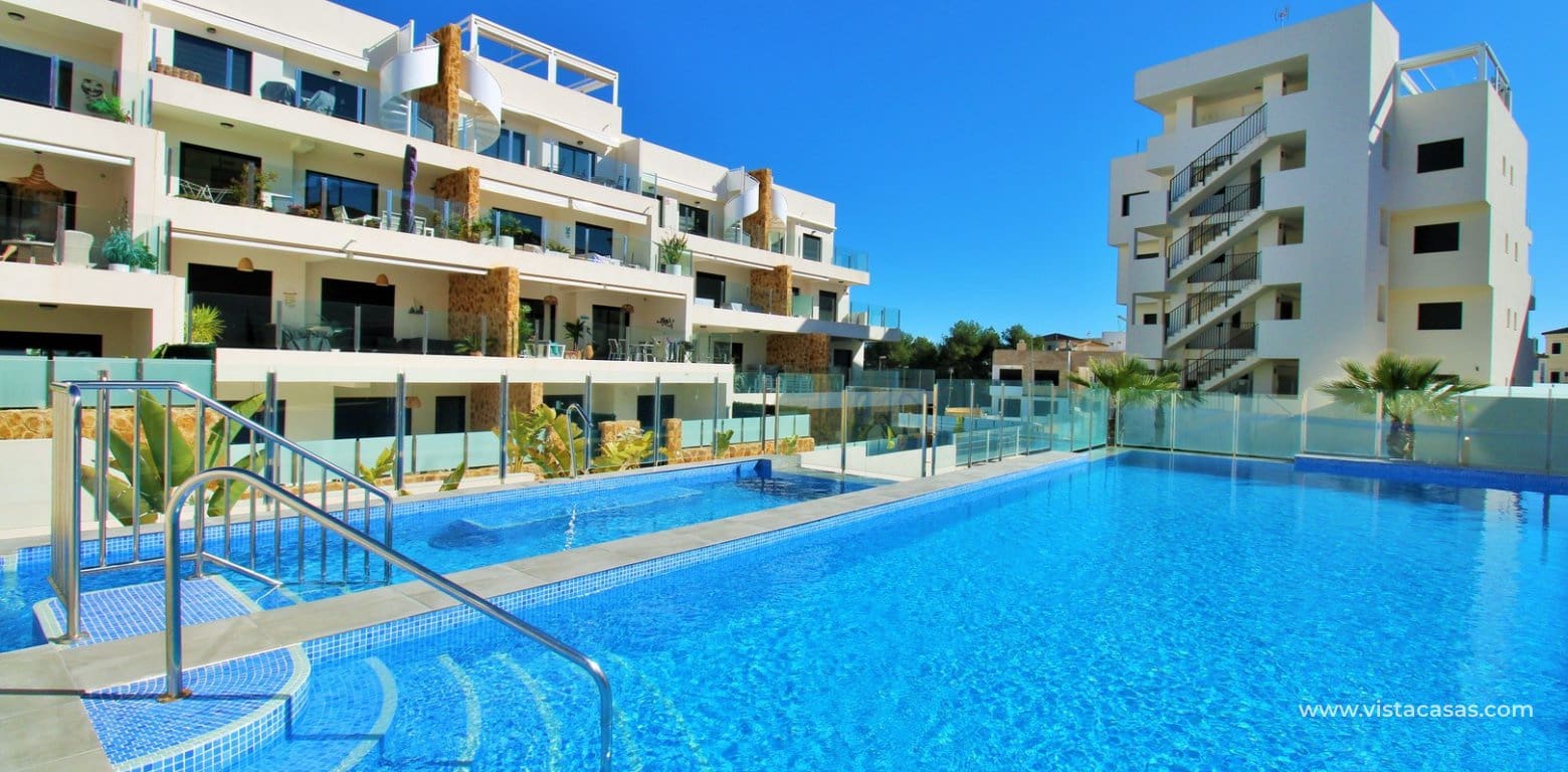 Apartamento de 2 habitaciones en Villamartin en venta con piscina - 299.000 € (Ref: 9602418)