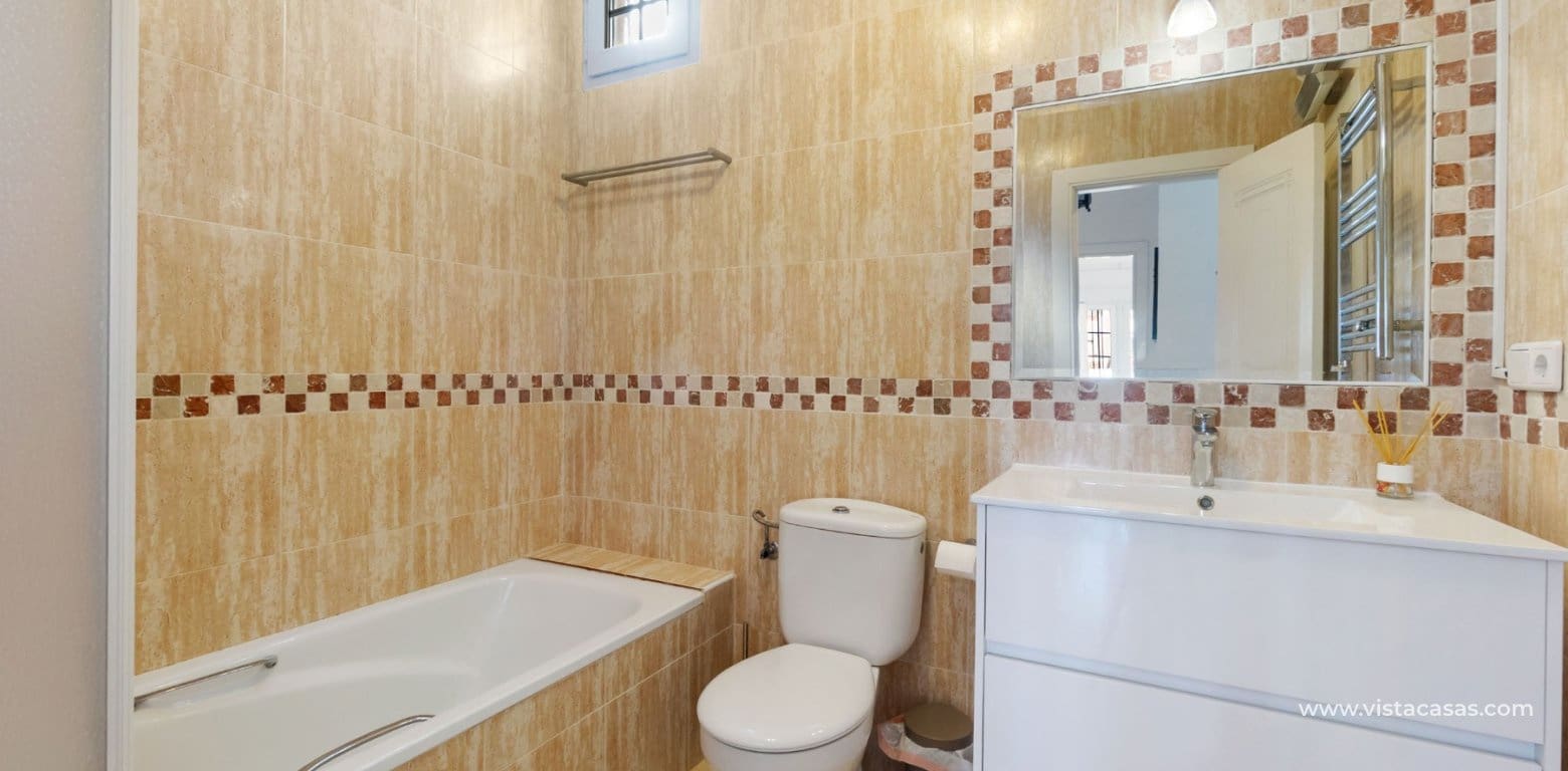 3 makuuhuone Huvila myytävänä paikassa Villamartin - 359 000 € (Ref: 9608321)