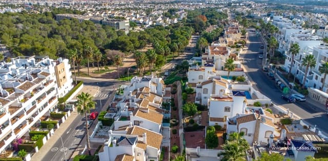 3 makuuhuone Huvila myytävänä paikassa Villamartin, Orihuela - 359 000 € (Ref: 9608321)