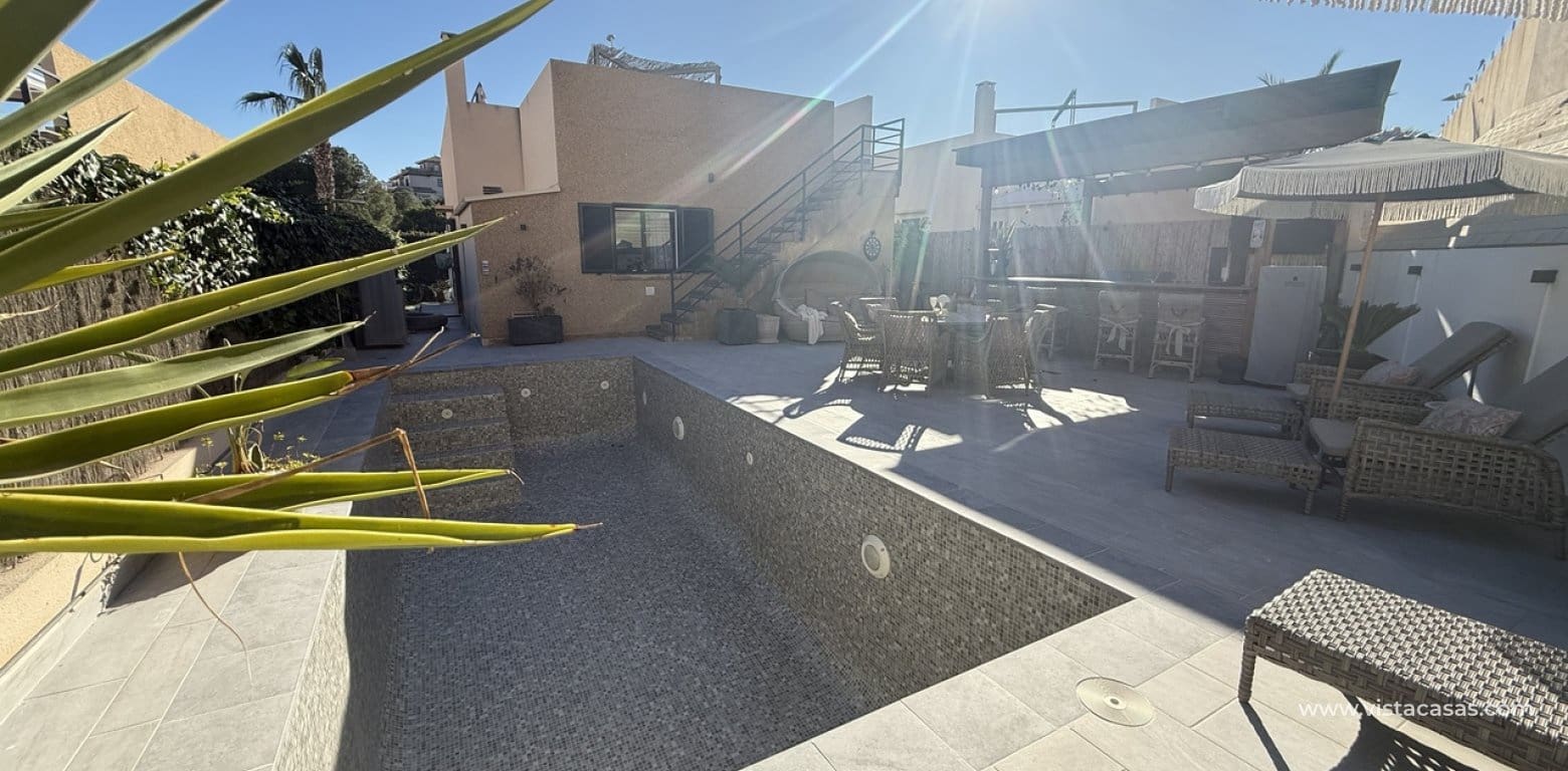 3 bedroom Villa for sale in La Zenia - € 499,999 (Ref: 9616830)