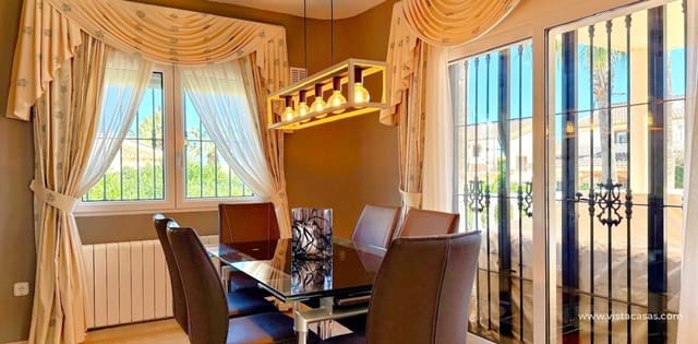 3 bedroom Villa for sale in Villamartin, Orihuela - € 590,000 (Ref: 9619722)