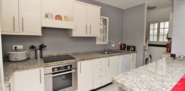 4 bedroom Townhouse for sale in Villamartin, Orihuela with pool - € 295,000 (Ref: 9626347)