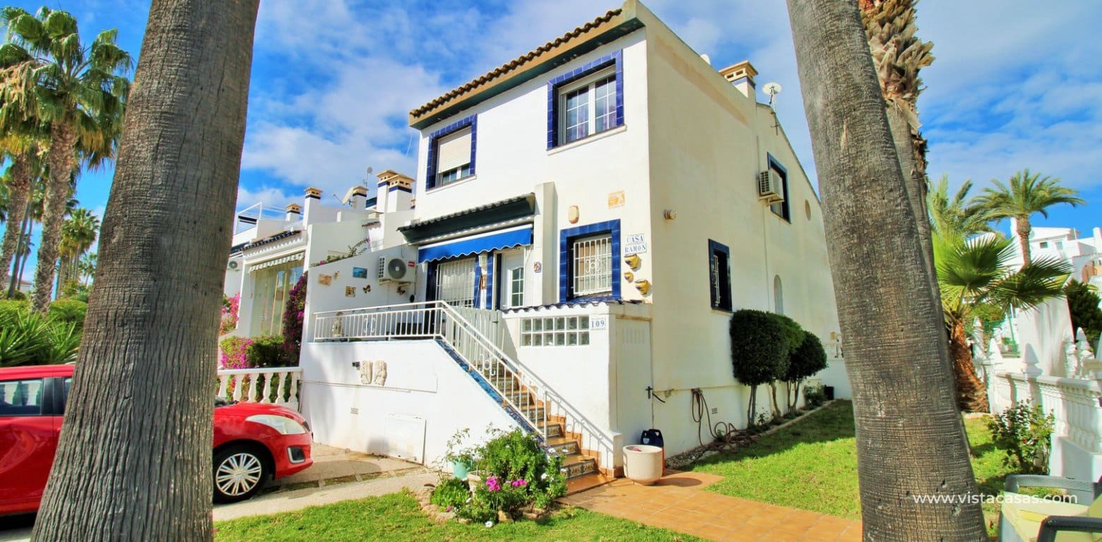 4 bedroom Townhouse for sale in Villamartin with pool - € 295,000 (Ref: 9626347)