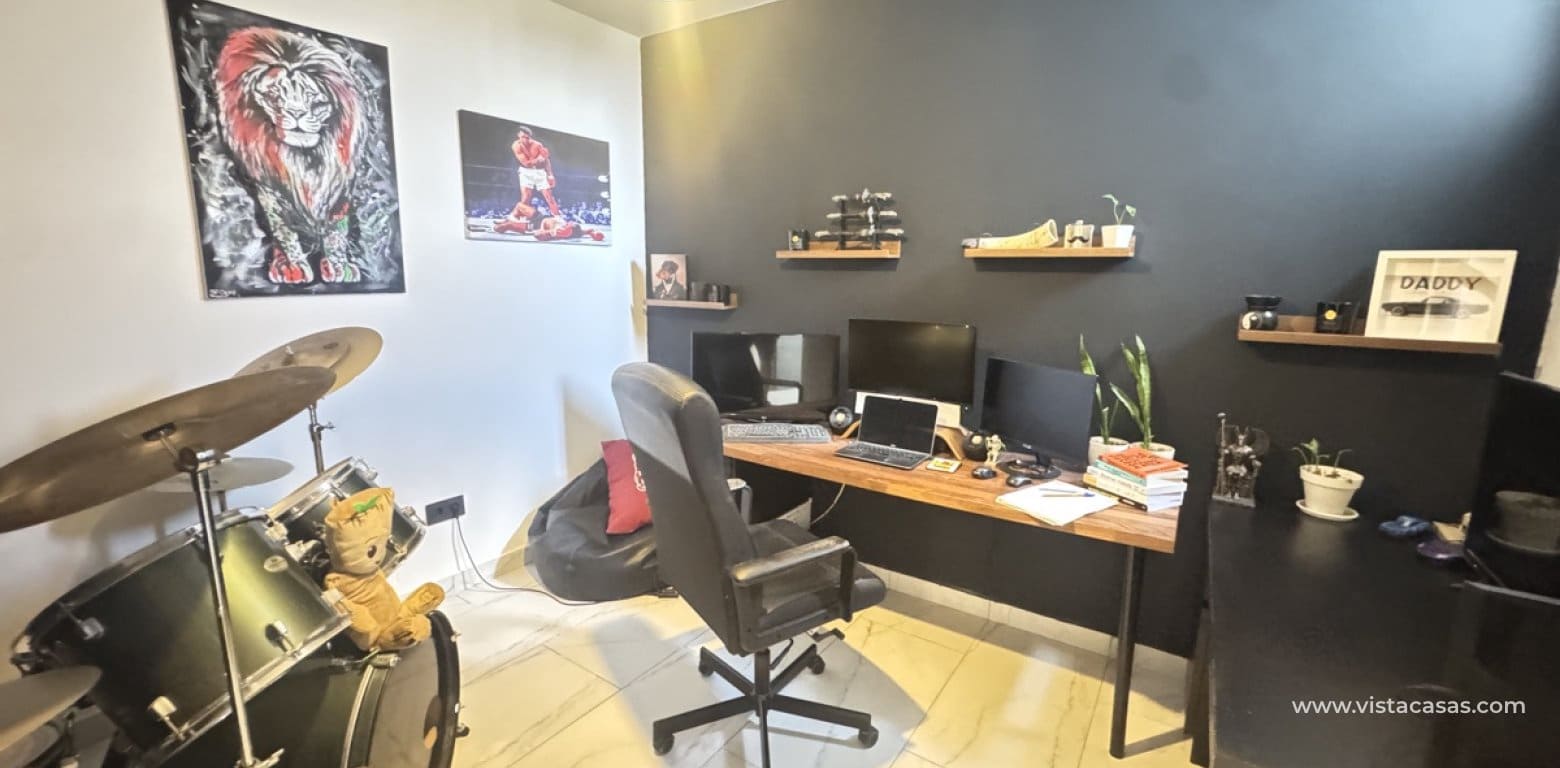 Chalet de 5 habitaciones en San Miguel de Salinas en venta - 599.999 € (Ref: 9639891)