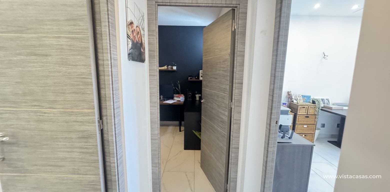 Chalet de 5 habitaciones en San Miguel de Salinas en venta - 599.999 € (Ref: 9639891)