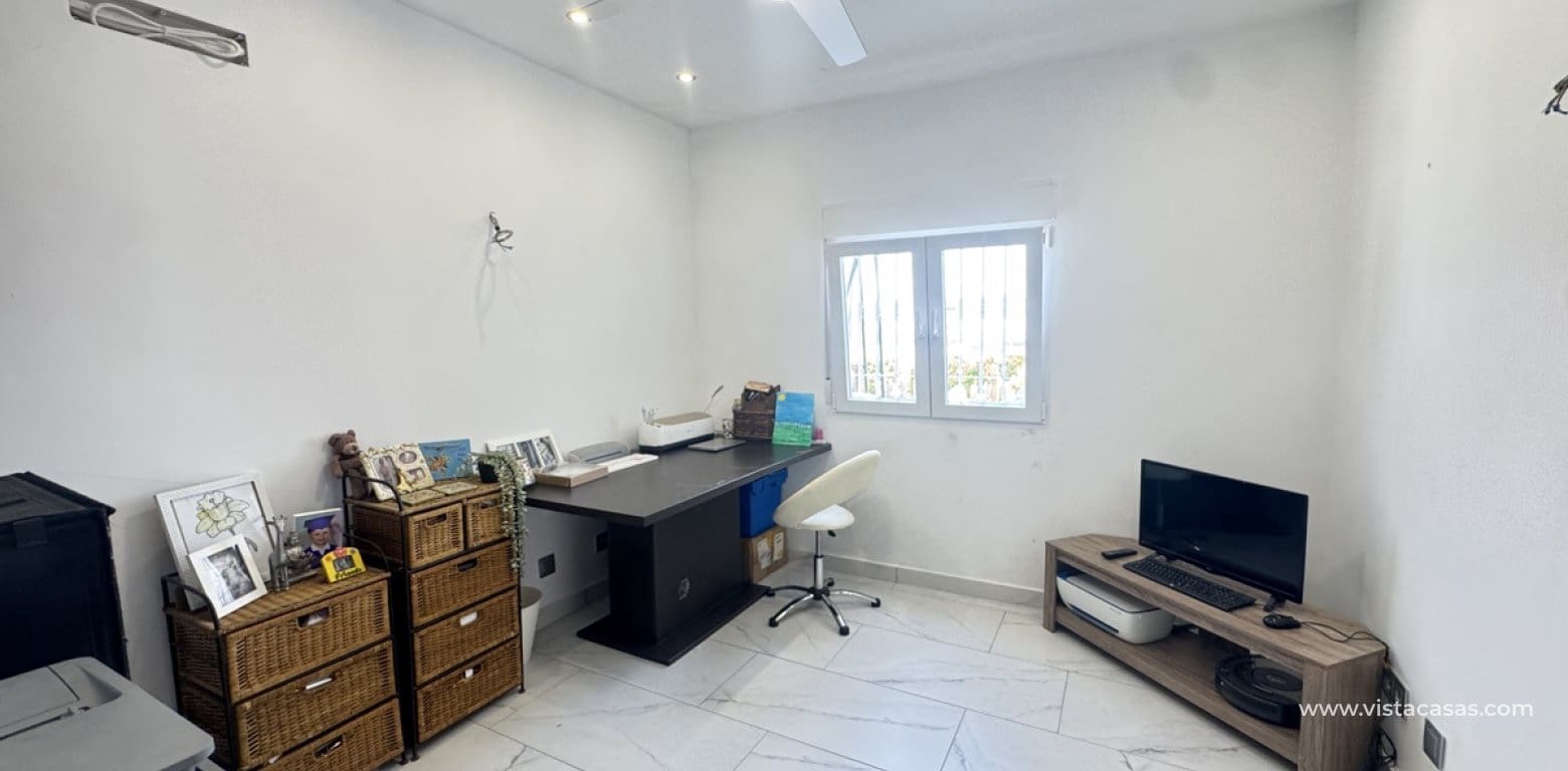 Chalet de 5 habitaciones en San Miguel de Salinas en venta - 599.999 € (Ref: 9639891)