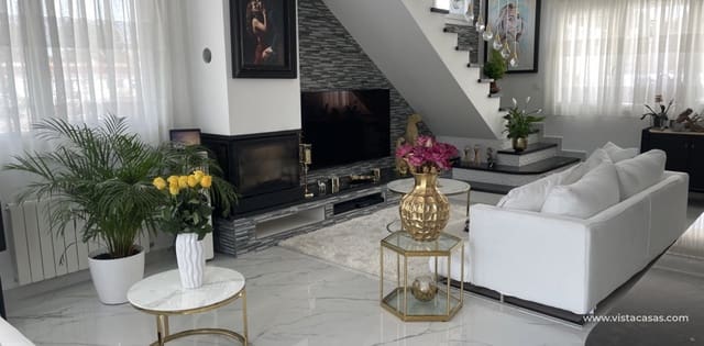 Chalet de 4 habitaciones en Los Balcones en venta - 599.000 € (Ref: 9639894)