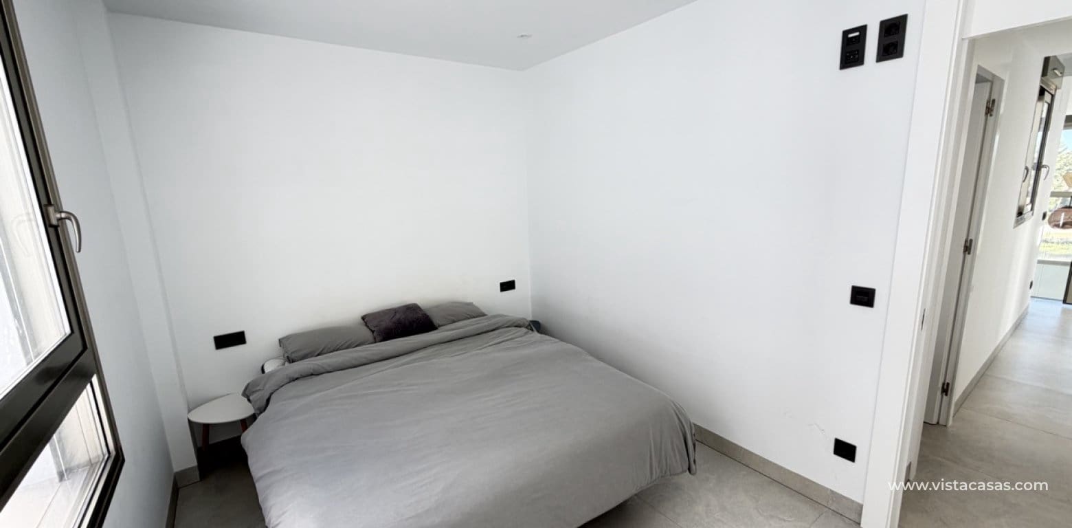 Chalet de 4 habitaciones en Villamartin en venta - 595.000 € (Ref: 9639896)