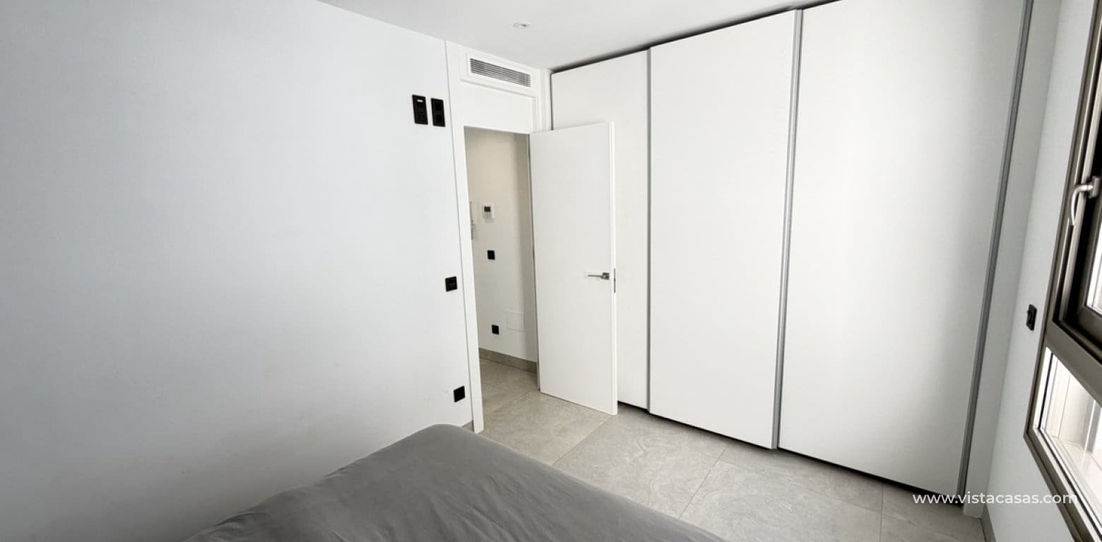 Chalet de 4 habitaciones en Villamartin en venta - 595.000 € (Ref: 9639896)