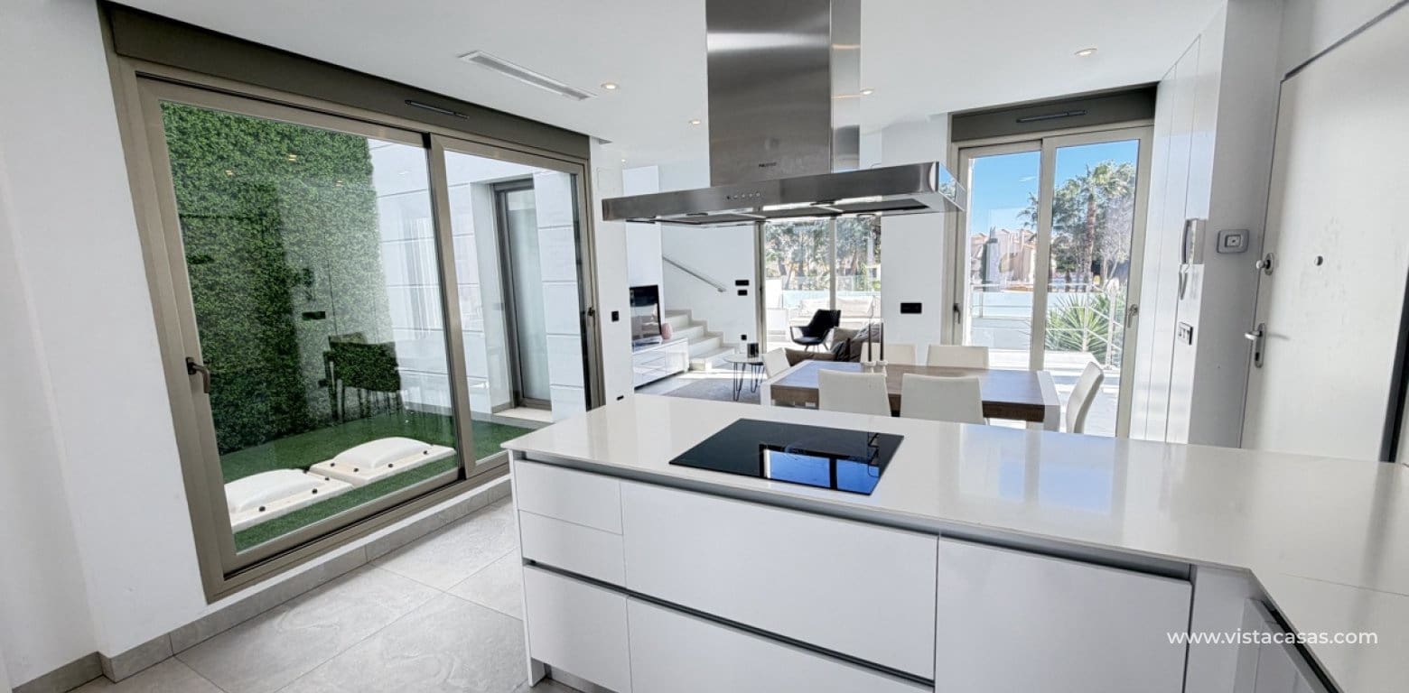 Chalet de 4 habitaciones en Villamartin en venta - 595.000 € (Ref: 9639896)