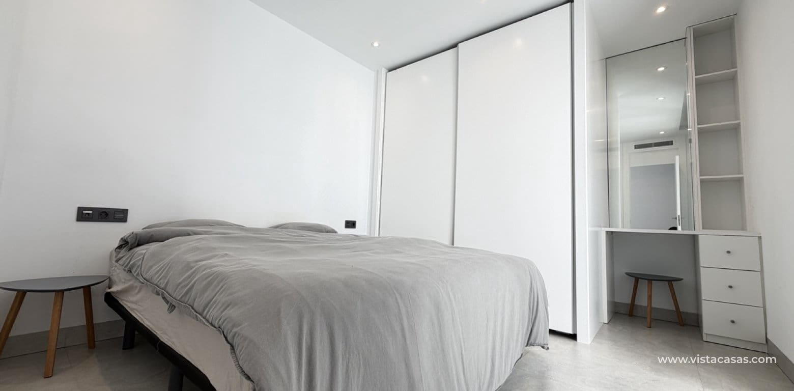 Chalet de 4 habitaciones en Villamartin en venta - 595.000 € (Ref: 9639896)