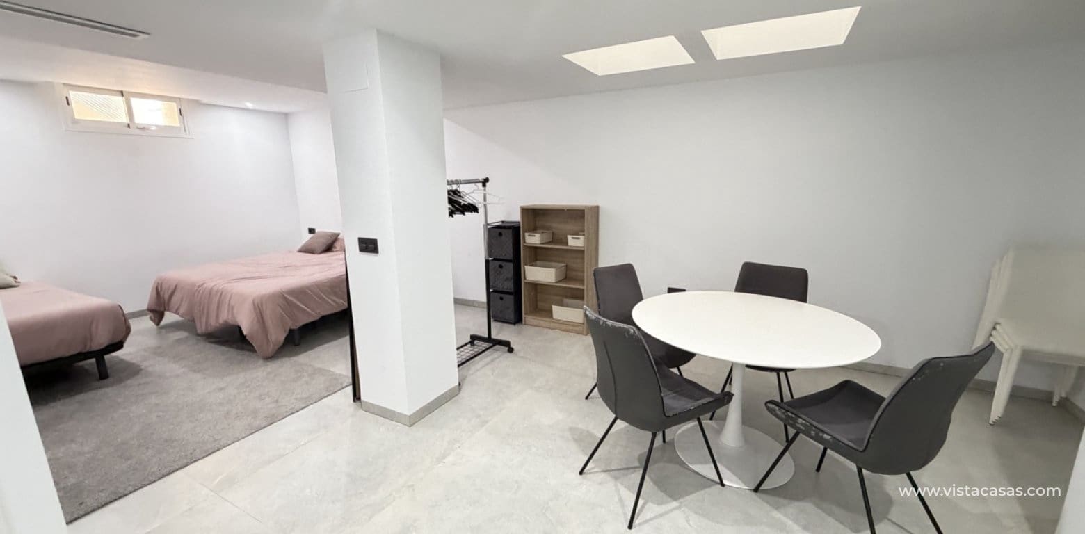 Chalet de 4 habitaciones en Villamartin en venta - 595.000 € (Ref: 9639896)