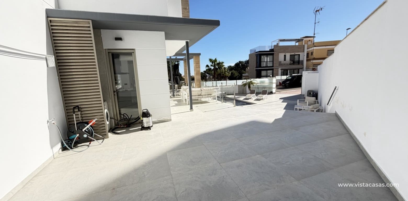 Chalet de 4 habitaciones en Villamartin en venta - 595.000 € (Ref: 9639896)