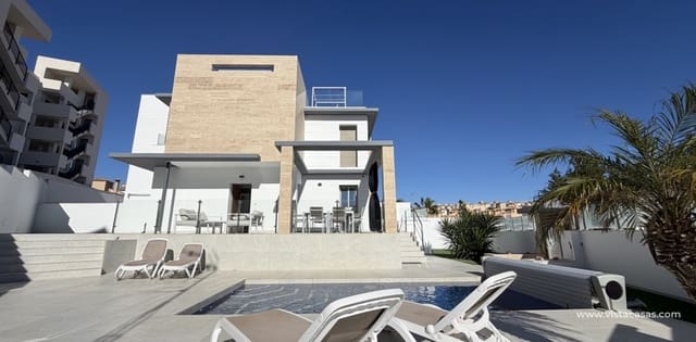 Chalet de 4 habitaciones en Villamartin, Orihuela en venta - 595.000 € (Ref: 9639896)