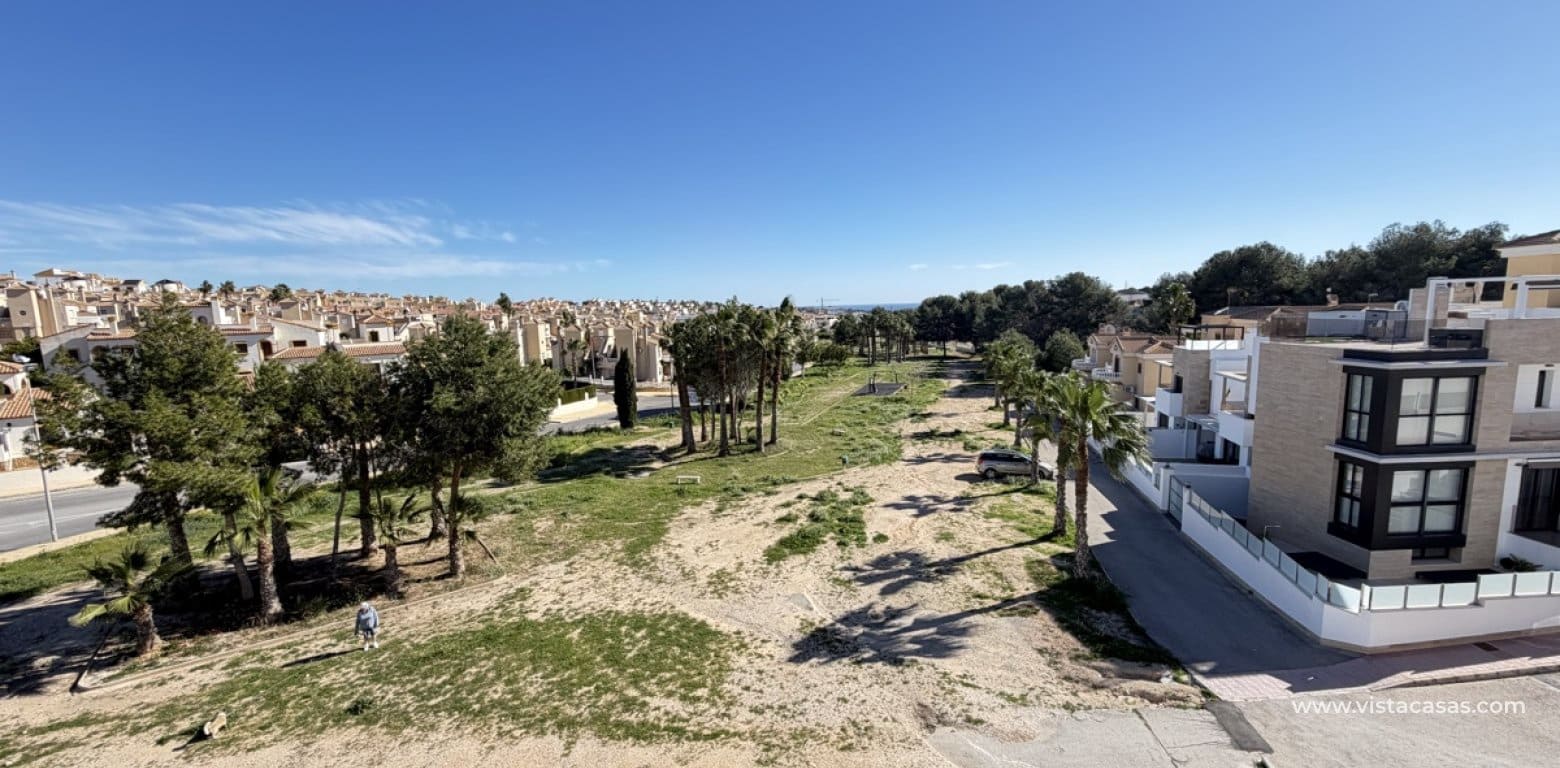 Chalet de 4 habitaciones en Villamartin en venta - 595.000 € (Ref: 9639896)