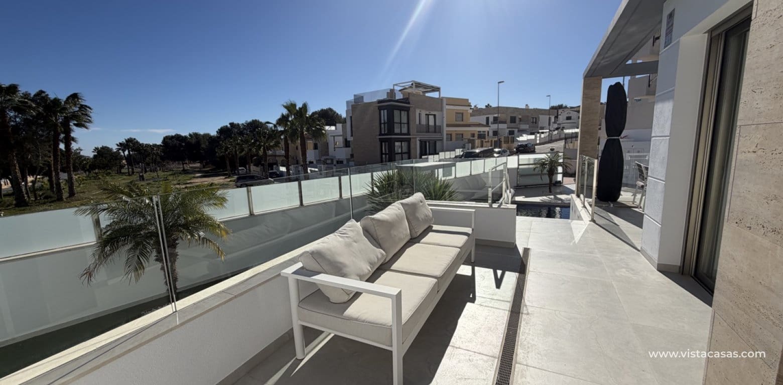 Chalet de 4 habitaciones en Villamartin en venta - 595.000 € (Ref: 9639896)